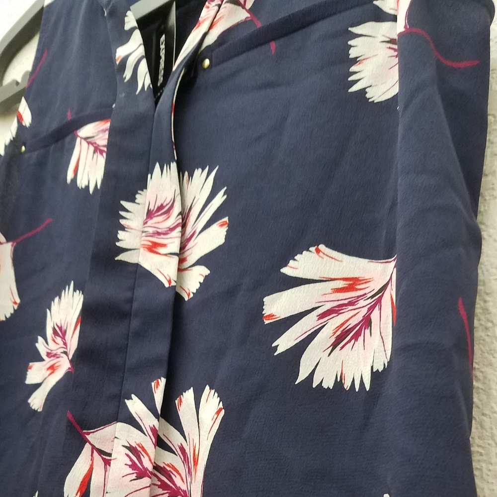 NWT Express Blue Sleeveless Blouse - Picture 2 of 4
